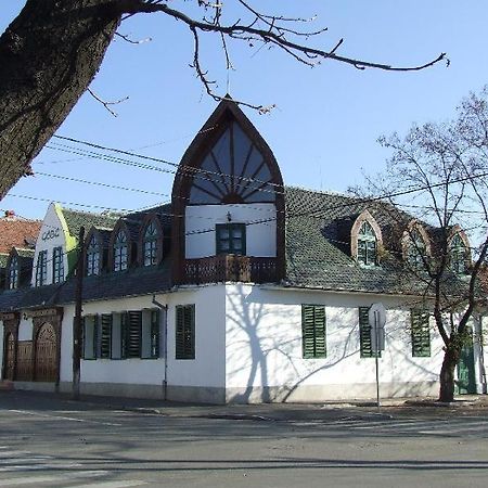 Gobe Csarda Hotell Oradea Exteriör bild