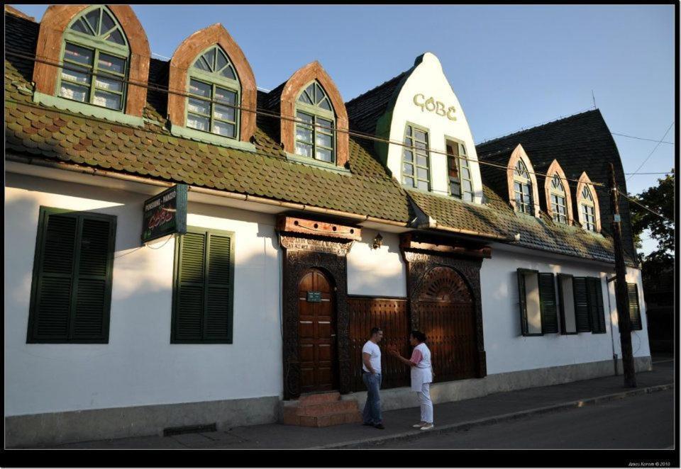 Gobe Csarda Hotell Oradea Exteriör bild