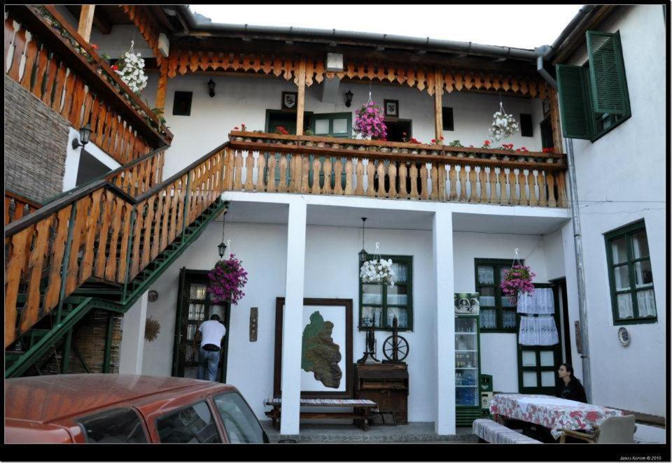 Gobe Csarda Hotell Oradea Exteriör bild