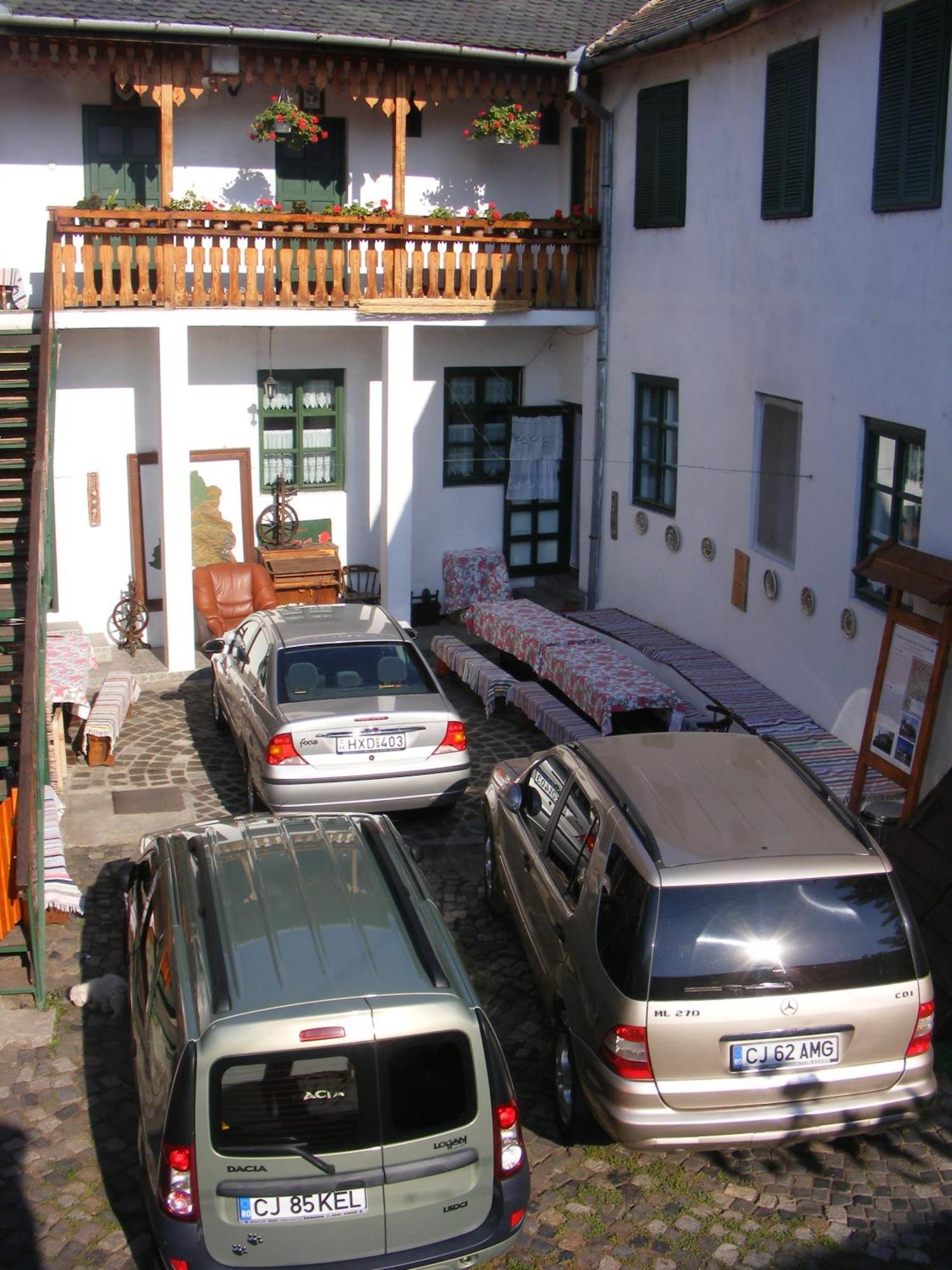 Gobe Csarda Hotell Oradea Exteriör bild